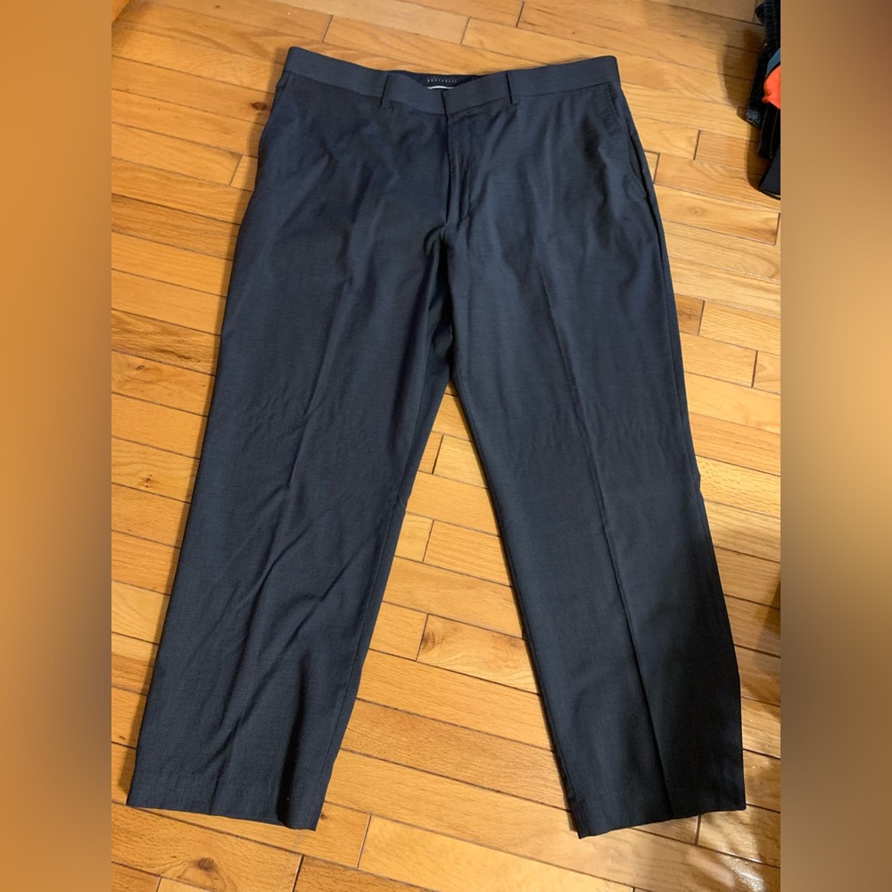 Men’s Perry Ellis Portfolio lightweight dress pants. 40x30 charcoal color